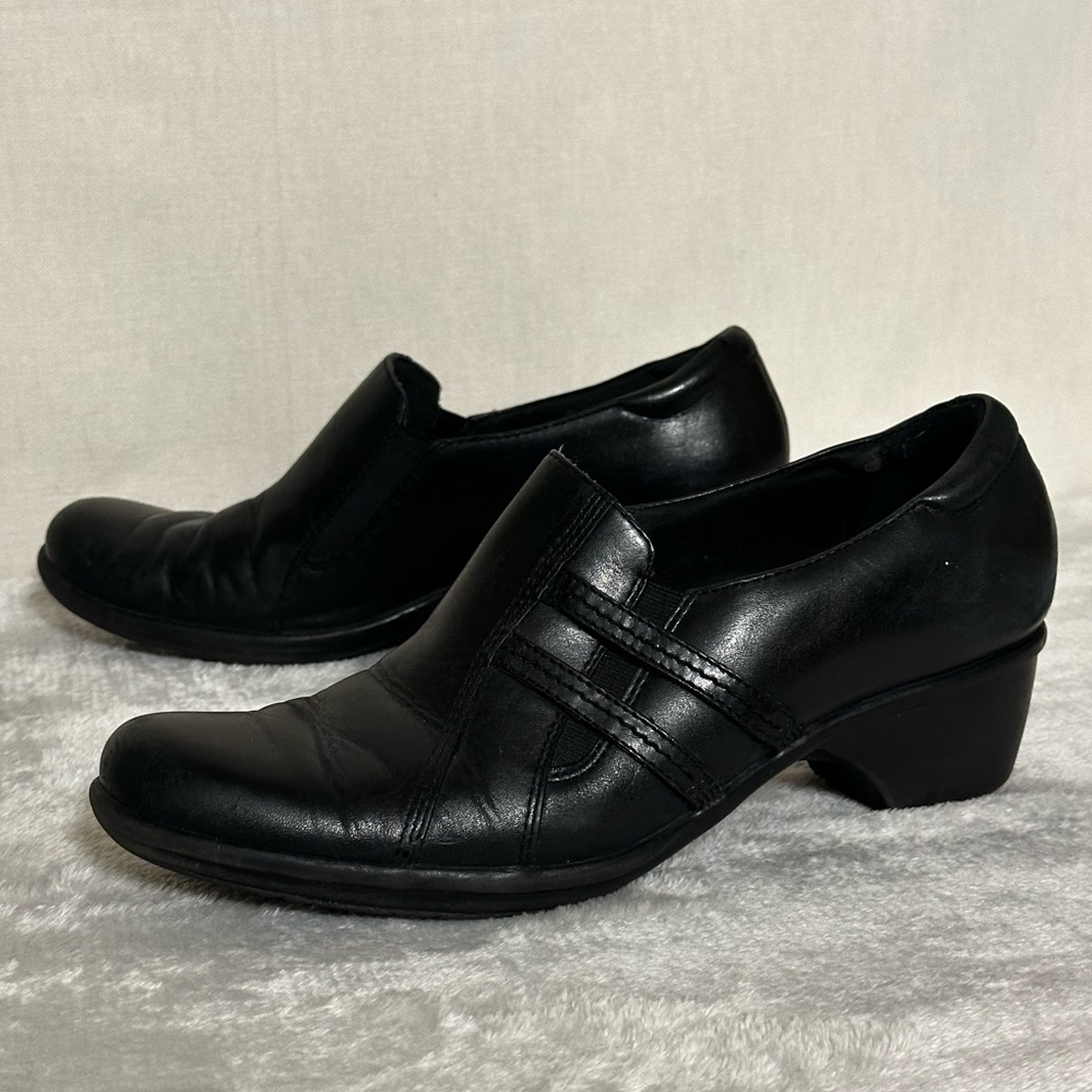 Clark's Leather Buckle Pumps Women’s 9.5 Heels 1.5 Inch